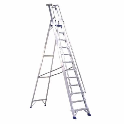 Step Ladder - Material: Aluminium