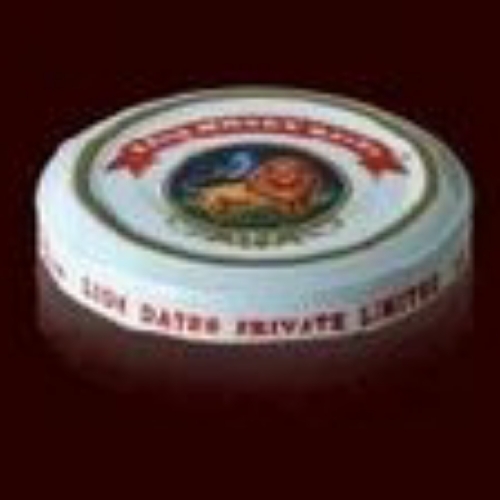 White metal lugs cap