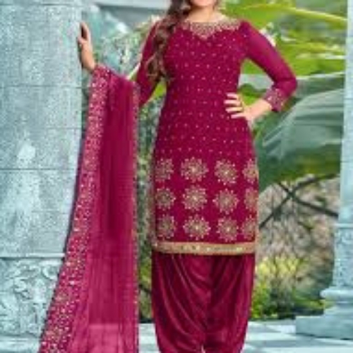 Pakistani salwar kameez 