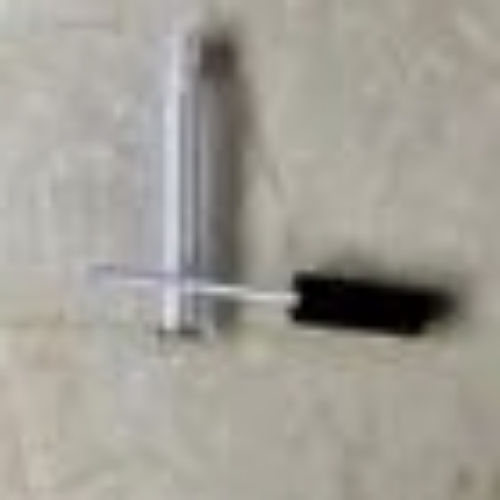 Lipgloss tube with capacity of 10 ml