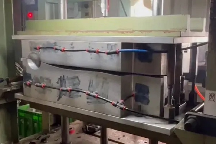 Hot Plate Welding Assembly