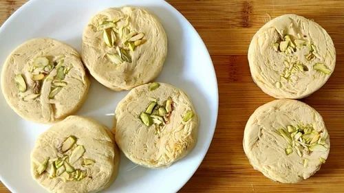Elaichi Round Soan Papdi