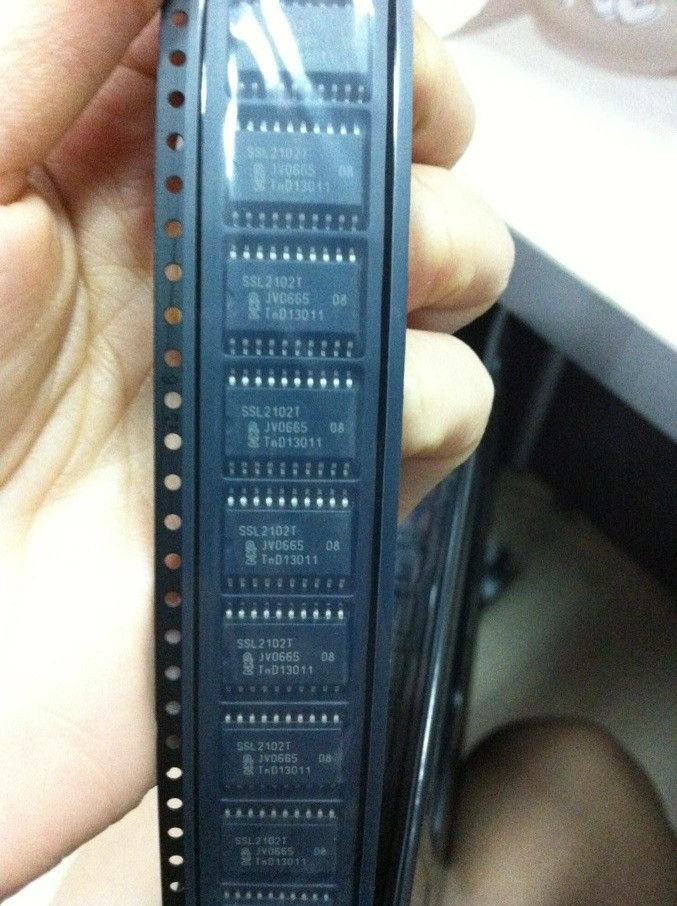 AWMF-0109 27.5 - 30.0 GHz Ka-Band Quad 4x2 Tx Beamformer