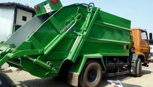 Garbage Compactor Truck - Transmission Type: Manual