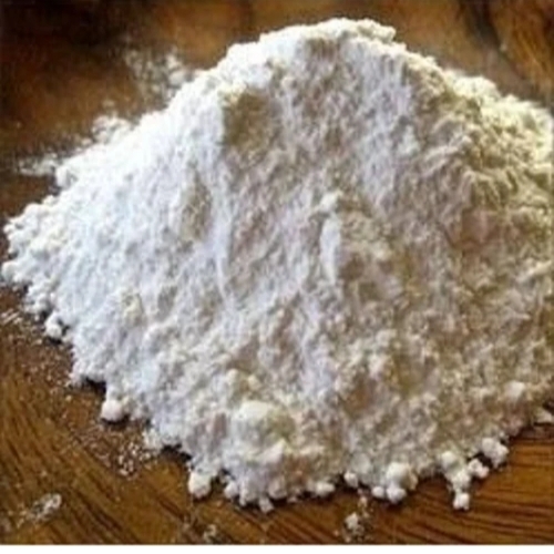 White loose detergent powder
