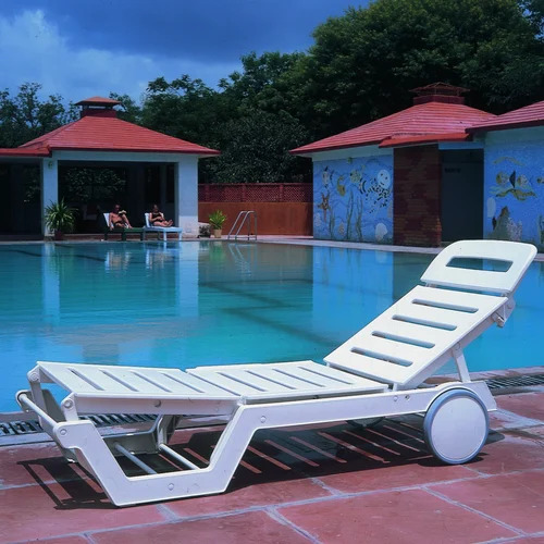Poolside Lounger - Application: Swimming Pool
