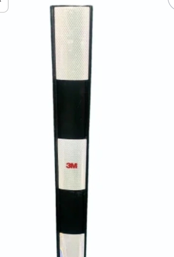 Road Delineator - Signal Type: Direction Sign