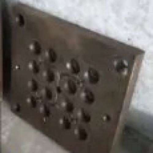 Plastic molding die