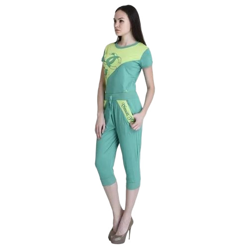 Ladies Stylish Capri Night Suit