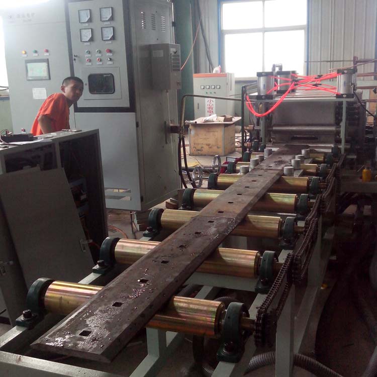 स्टील प्लेट इंडक्शन हार्डनिंग और टेम्परिंग मशीन