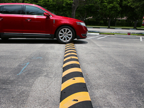 Speed Hump - Signal Type: Stop Sign