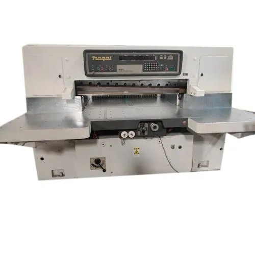 Paper cutting machine