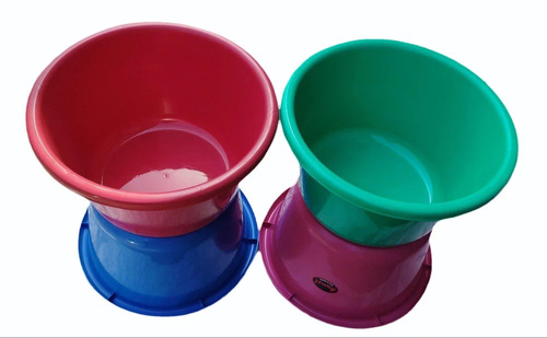 Pink Plastic Bathtub - Color: Na