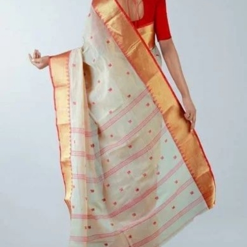 Graceful Draping White Tant Saree