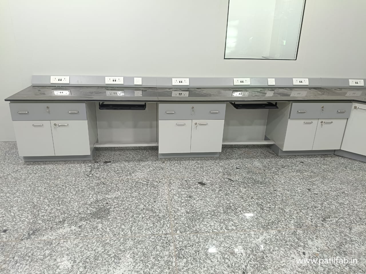Plinth Type Lab Furniture