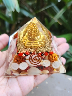 Vastu Pyramid - Material: Resin