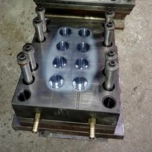 Plastic cap mould