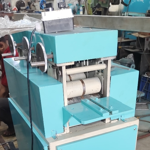 Flat and straightening machine