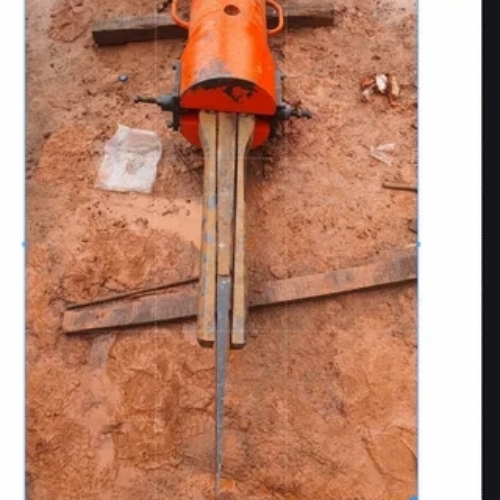 Rock splitter machine