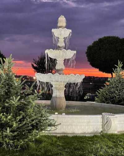 Outdoor Grass Water Fountain - Color: White