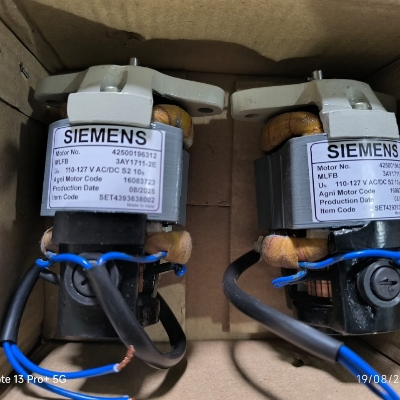 Spring charging motor