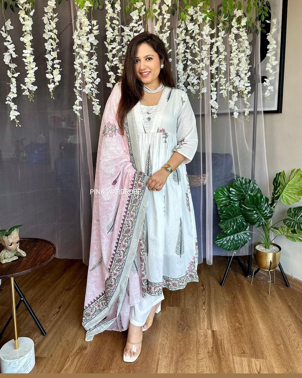 Women Suit Set - Ethnic Region: Indian