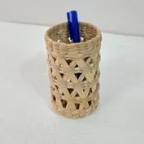 Grass pen stand 