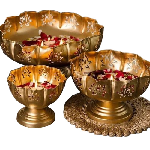 Golden Polished Metal Urli