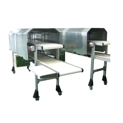 Conveyor Belt With Heater