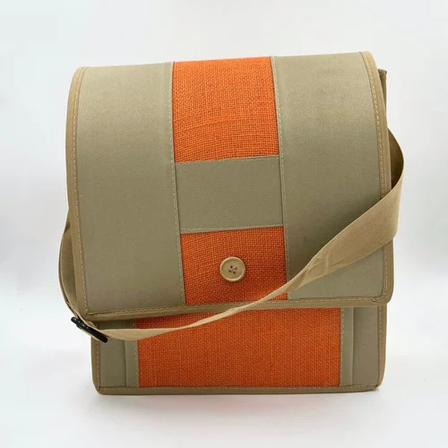 Messenger Bags - Color: Na