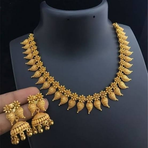 Traditional bridal necklace set