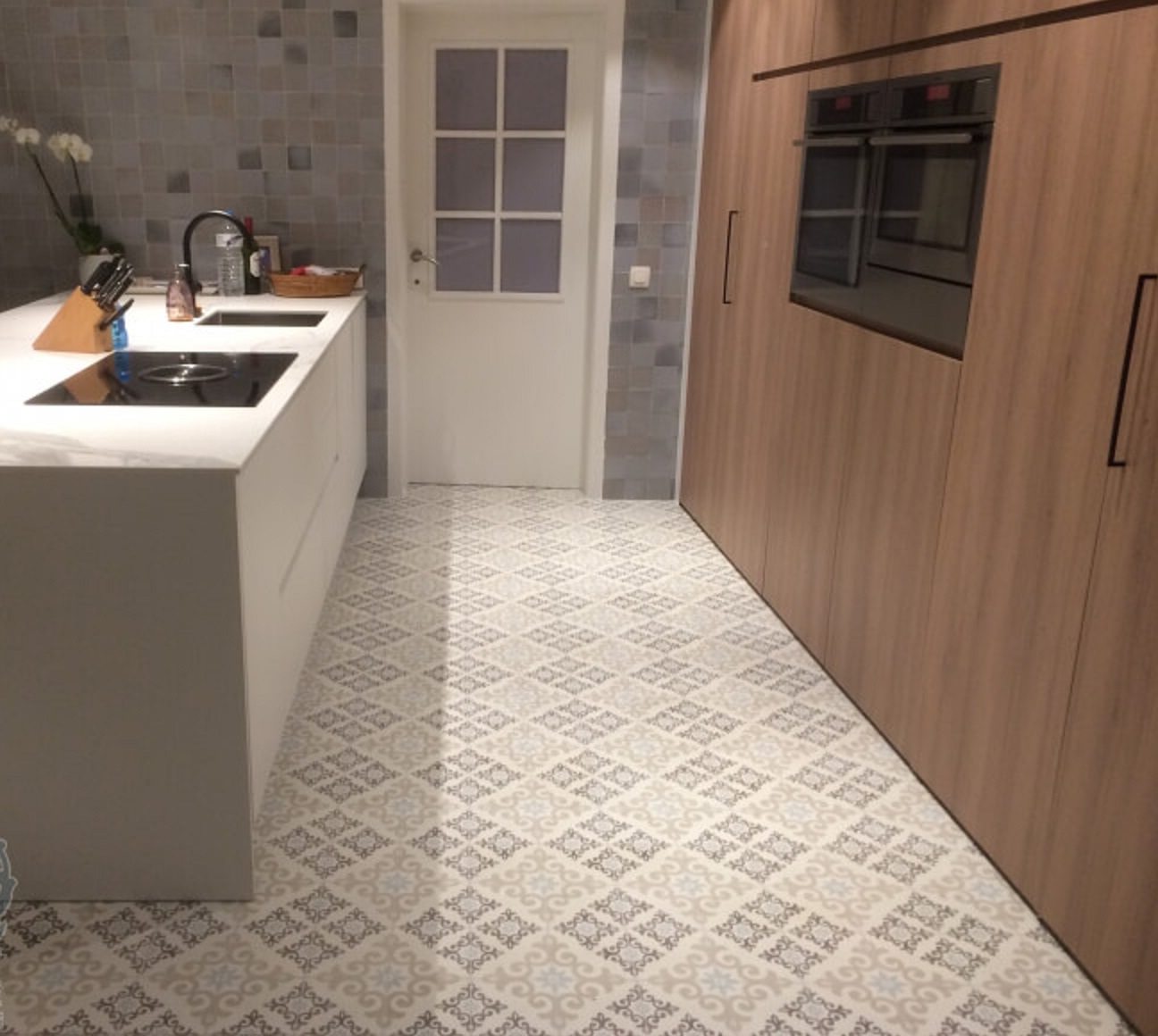 White Kitchen Tile