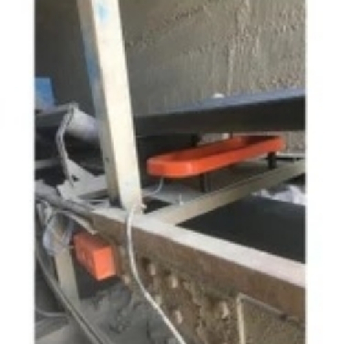 Orange coil Metal detector