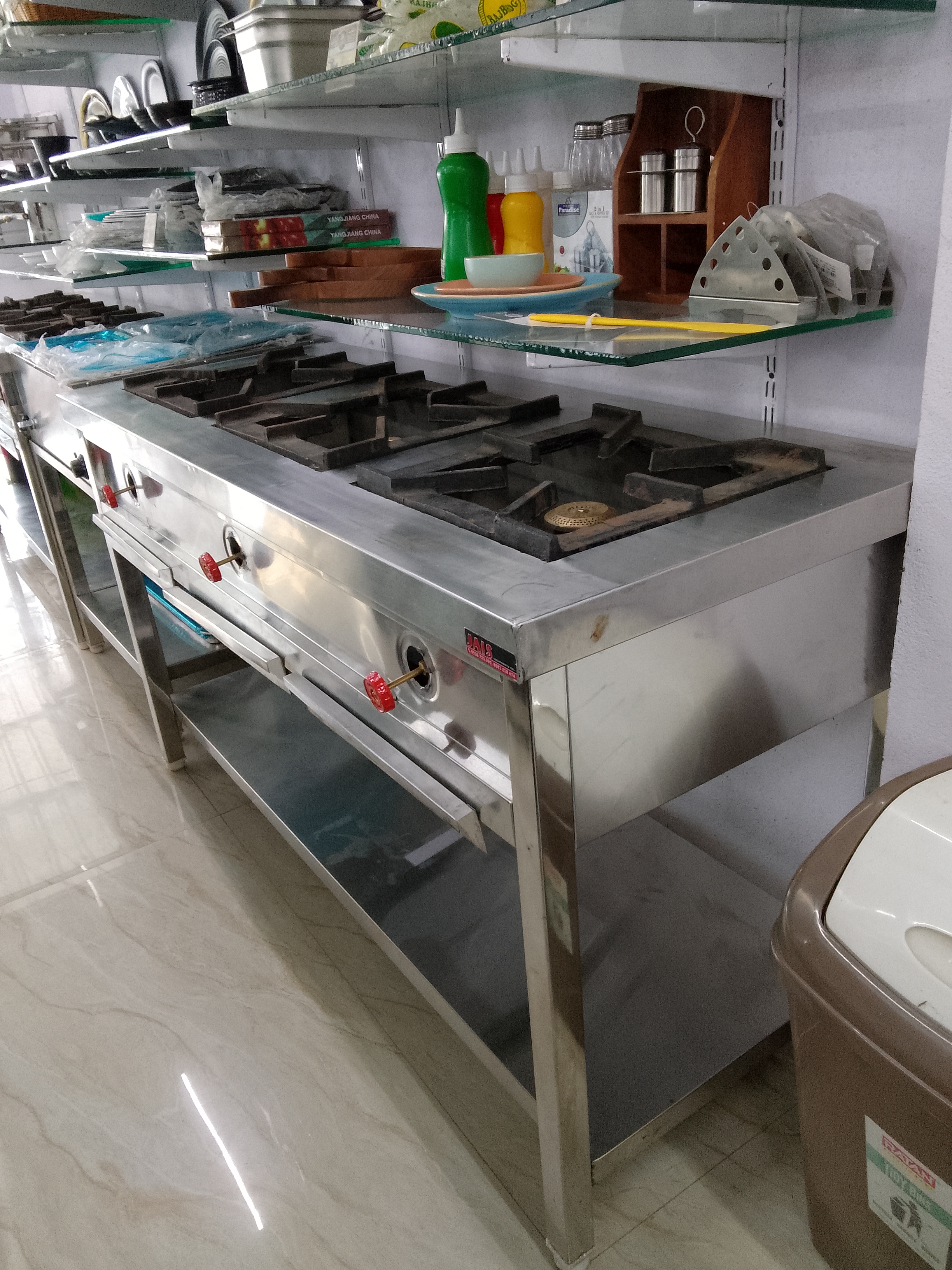 3 Burner Range - Material: Metal