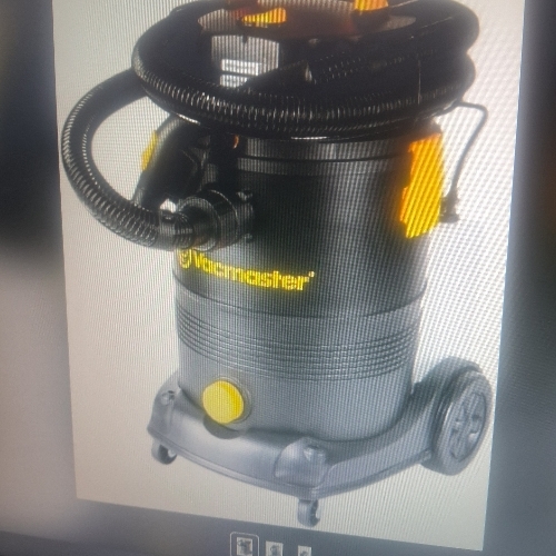 Commercial vacuum cleaner 