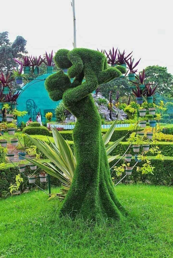 Frp Mother And Baby Grass Statue