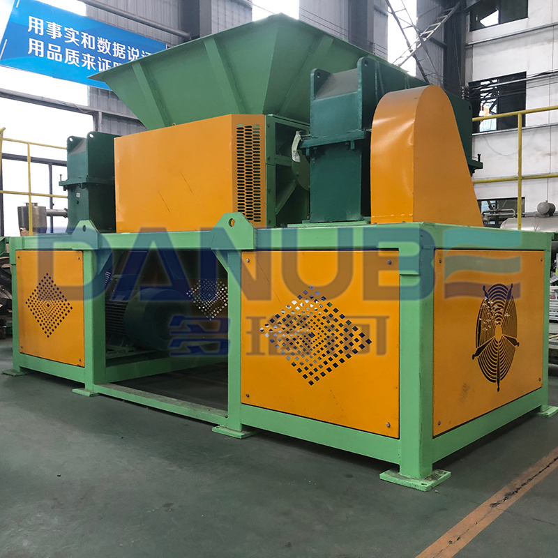Large Garbage Shredding And Processing Equipment Office Desks Chairs And Furniture Shredding Machine - Capacity: 4000 Kg/Hr