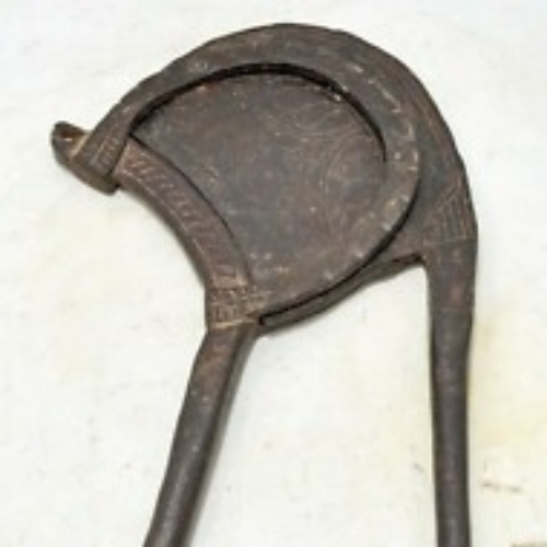 Cutting Sarota - Iron, Standard Size | Durable, Suitable for Home and Hotel Use