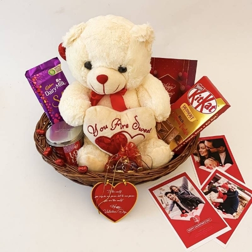 Valentines Day Gift Hamper - Light Weight Various Colors | Personalized Gifts Tested Quality Standards