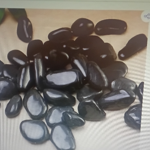 Irregular sizes polished black stone