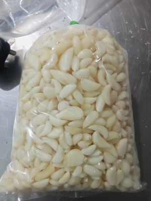Peeled Garlic - Packaging Size: 1Kg