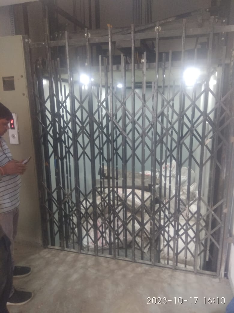 Industrial Freight Elevator - Capacity: 3000 Kg