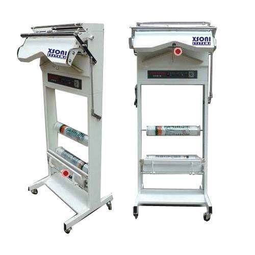 Garment packing machine