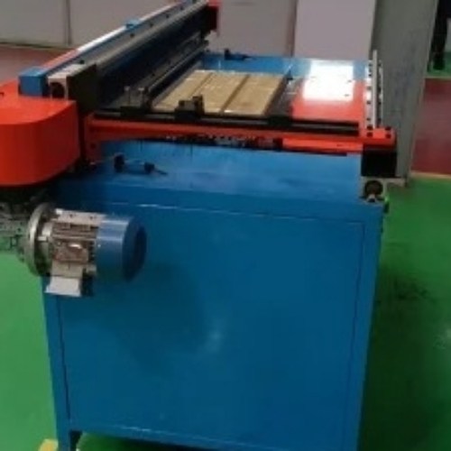 Tube cutting and beading machine