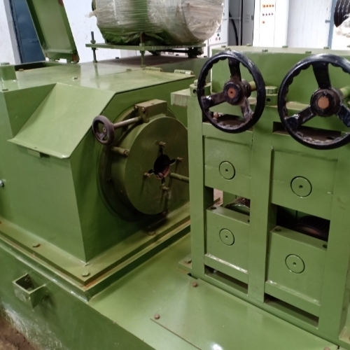 Round bar peeling machine