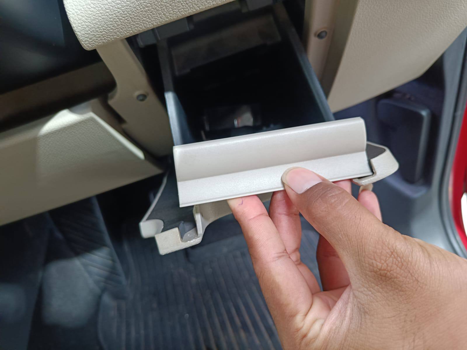 Car Kodiaq Coin Box Lock Or Driver Side Glow Box Lock - Color: Multicolor