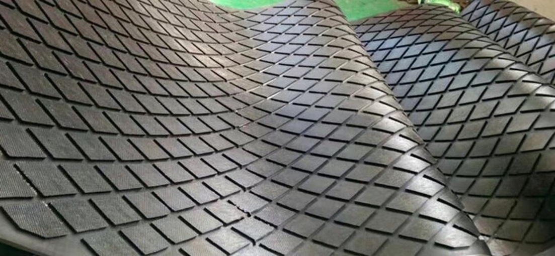 Diamond Grooved Rubber Sheet - Color: Black