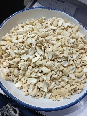 Broken Cashew Nuts