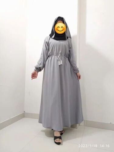 Beautiful Dori Closed Ladies Abaya With Plated Sleeves