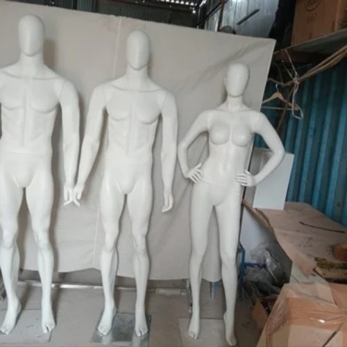Matt finish female mannequin